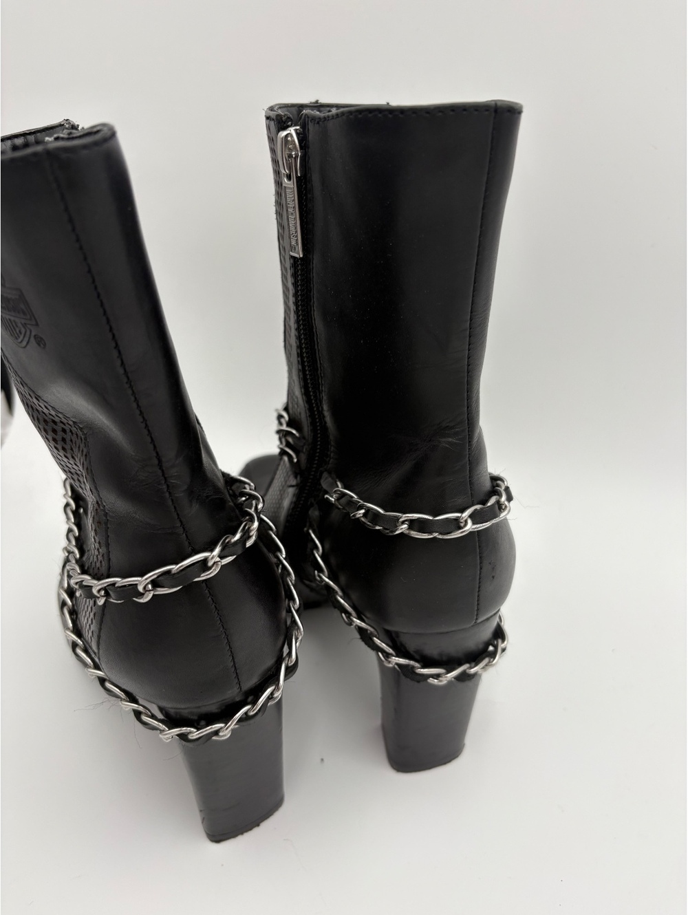 Harley-Davidson Claudia $140 Chain Zip Heel Biker Boots Size 7 1/2 Chain Detail - Picture 4 of 9